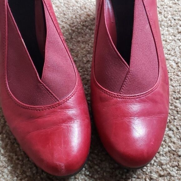 Aerosoles Ruby red round toe leather Slip On heels size 6 - Picture 2 of 4